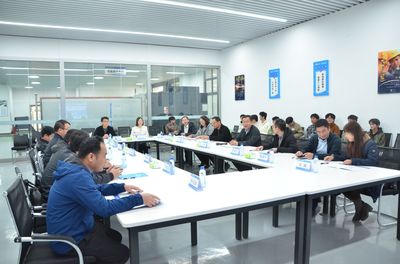 機電工程學院成功舉辦“桂水智造創新產品孵化中心”“華中數控產業學院”揭牌儀式暨五軸加工技術服務研討會